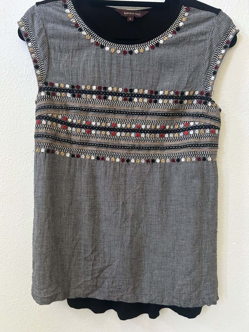 Ranna Gill Black and White Houndstooth Embroidered Sleeveless Blouse